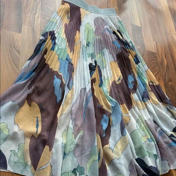 Wilfred pleated skirt from Aritzia, featuring a watercolor-style iris print - Picture 8 of 12